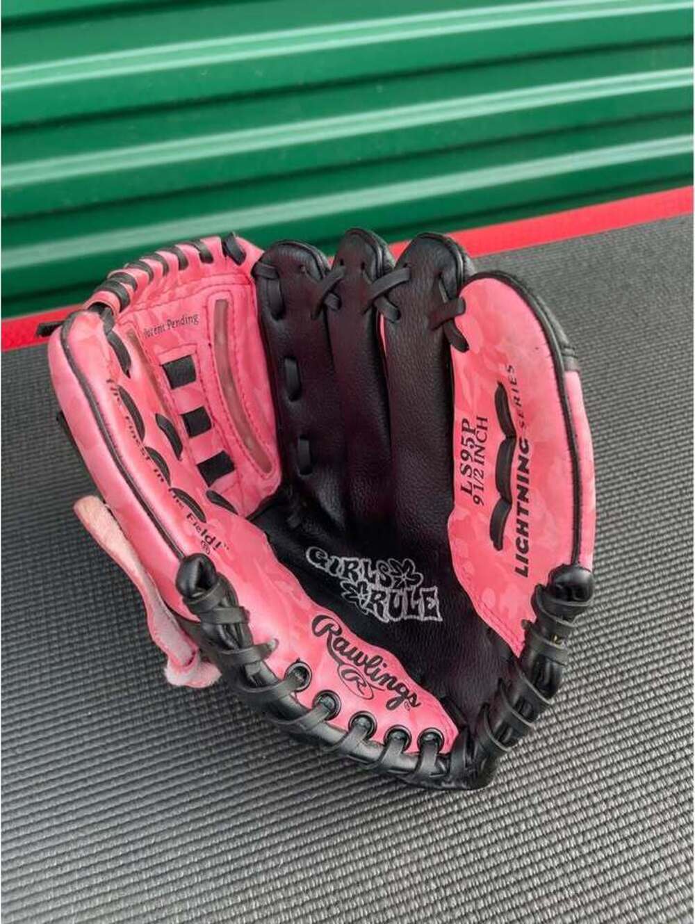 Rawlings Lightning Series 9.5 Inch Baseball Glove